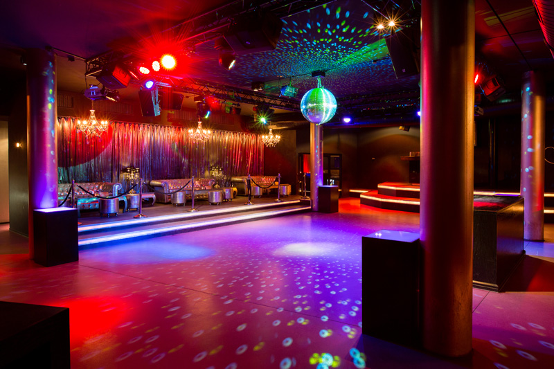 Roxy Mainz – Die elegante Ü25-Discothek mit Kronleuchtern und